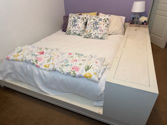 Platform bed- Queen