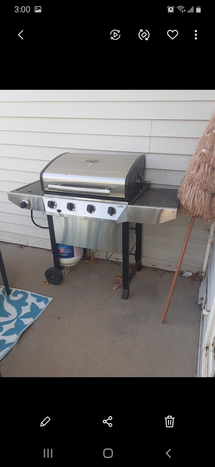 Like New Thermos Gas Grill Plus Propane Tank!