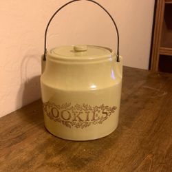 Vintage Monmouth Stoneware Cookie Jar.         Mint