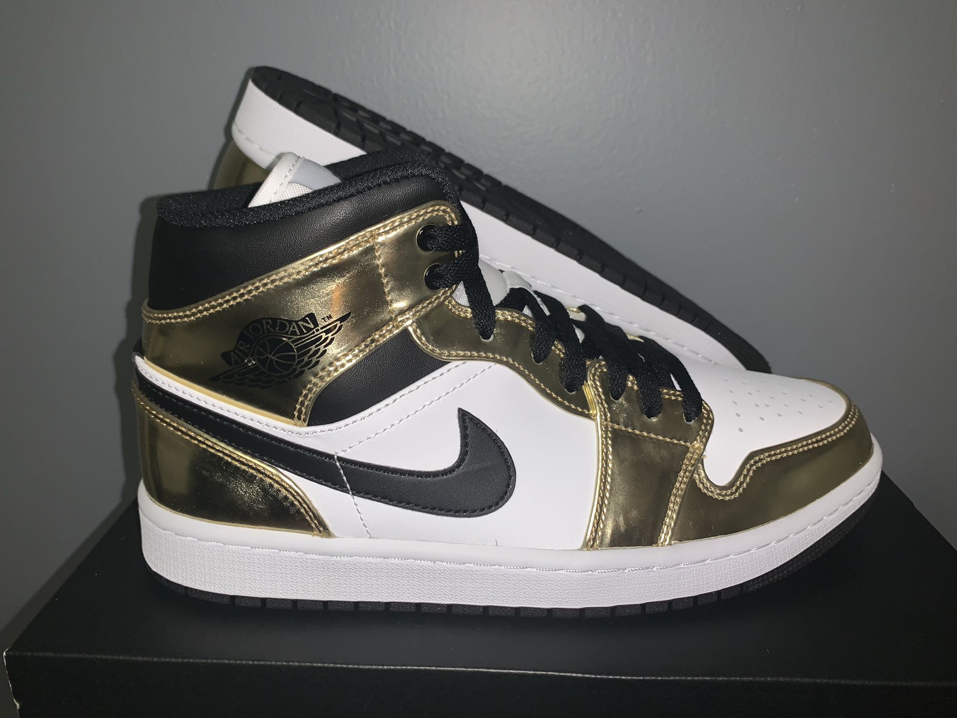 Jordan 1 Gold size 8 $150