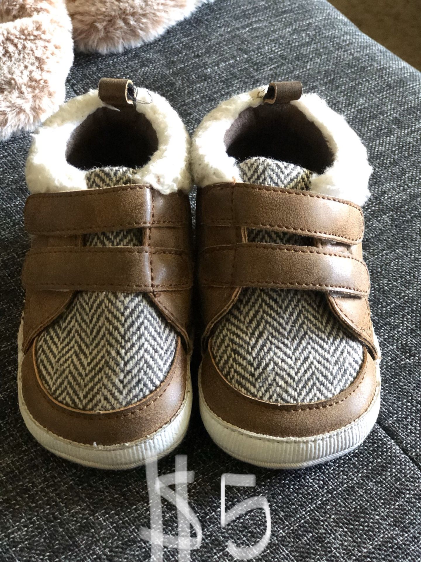 Baby toddler shoes size 4 or size 12 months crib shoes
