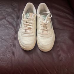 white reebok shoes