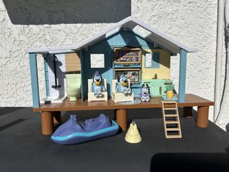 Bluey’s Ultimate Beach Cabin Playset