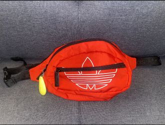 Adidas Crossbody Fanny pack - $5 😎🔥