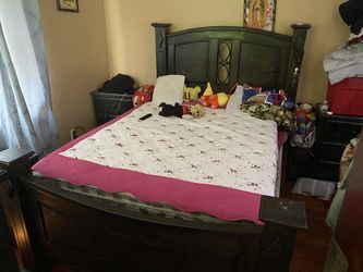 Hardwood queen bedroom set