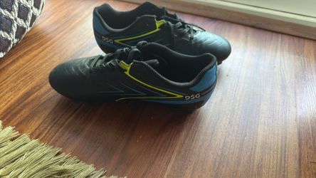 Soccer cleats