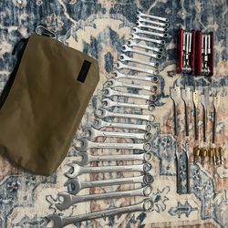 Wrenches, paddle bits and a countersink drill bit set