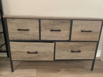 5 drawer dresser.