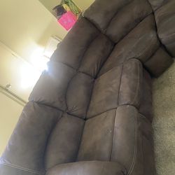 SECTIONAL ALMOST NEW