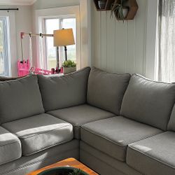 (DELIVERY 🚚 NO DEPOSIT)Beautiful Gray L Shaped Sectional Couch 