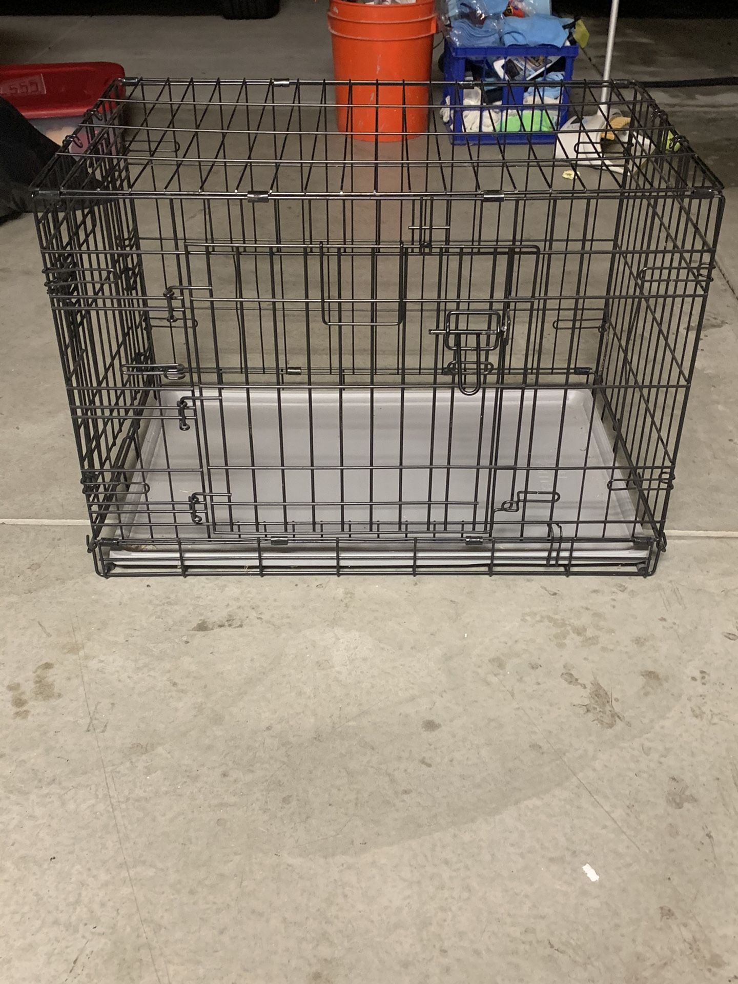 Dog crate medium 22hx30wx19d