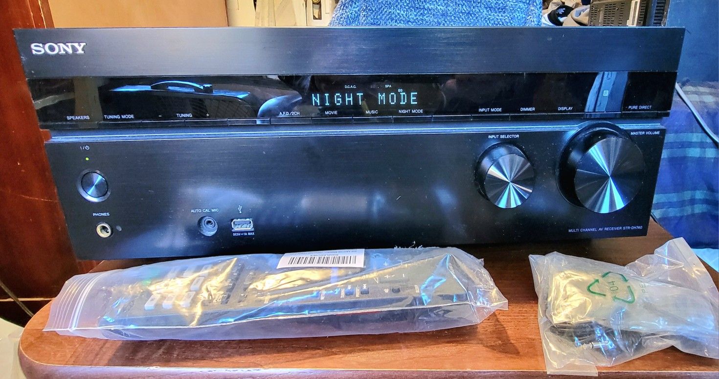 Sony 7.2 channel Home Theater Stereo Reciever 90 watts per Am/fm Ant new
Room Adapt Mic new remote