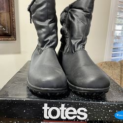 Women’s Black Waterproof Snow Boot Size 10