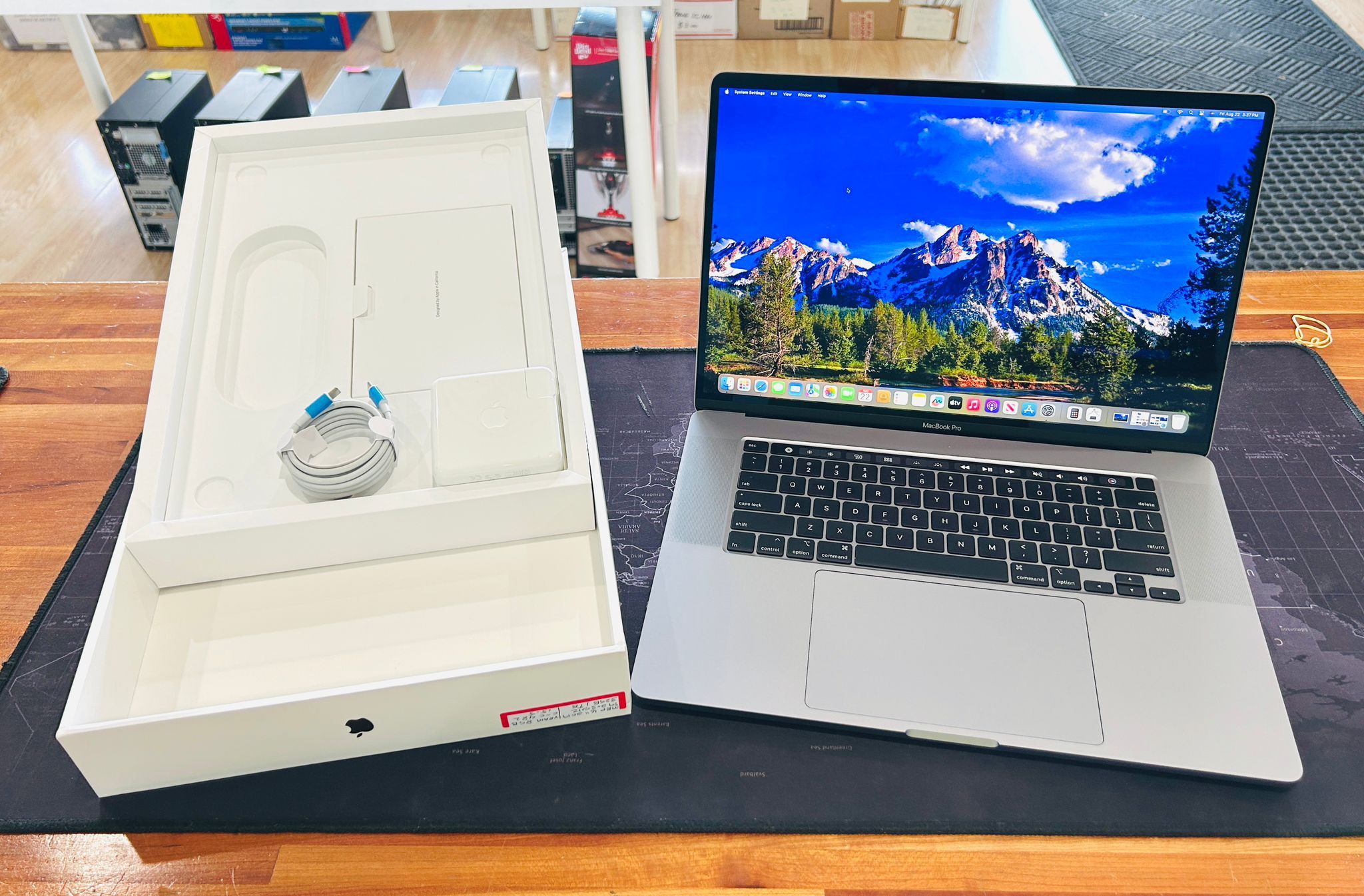 Apple MacBook Pro 16” 2019 2.3GHz 8Core i9 32GB RAM 1TB Radeon 5500M 8GB Graphics Card