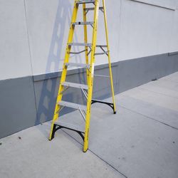 Husky 8 ft Ladder 