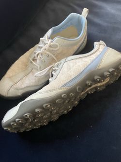 Golf shoes