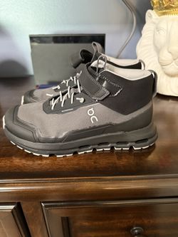Boys Oncloud shoes - new size 1.5