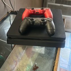 PS4 With Or Without Controllers 