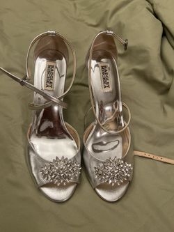 Brand new Badgley Mischka Jewel silver women shoes size 9