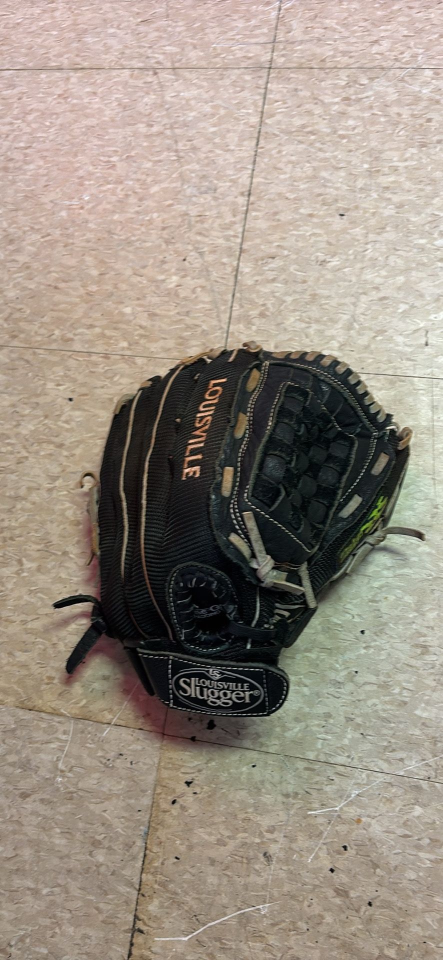 Louisville Slugger Zephyr Fastpitch Softball Baseball Full Finger Glove 