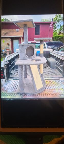 3  TIER  INDOOR  CAT  TOWER       (LIKE NEW  )  NICE !