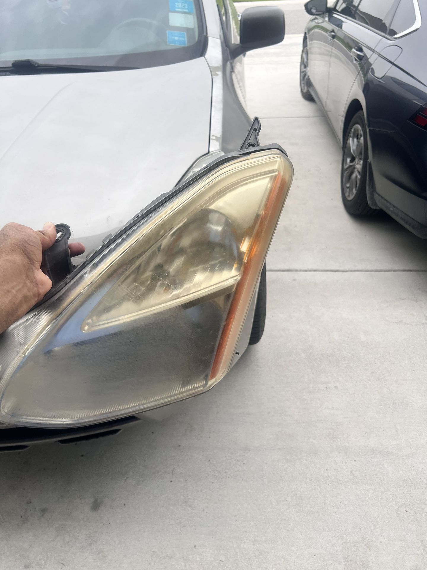 2010 Nissan Rogue Headlight