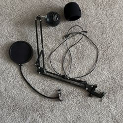 Pre-Owned Blue Snowball USB Mic with Desk Mount and Pop Filter
