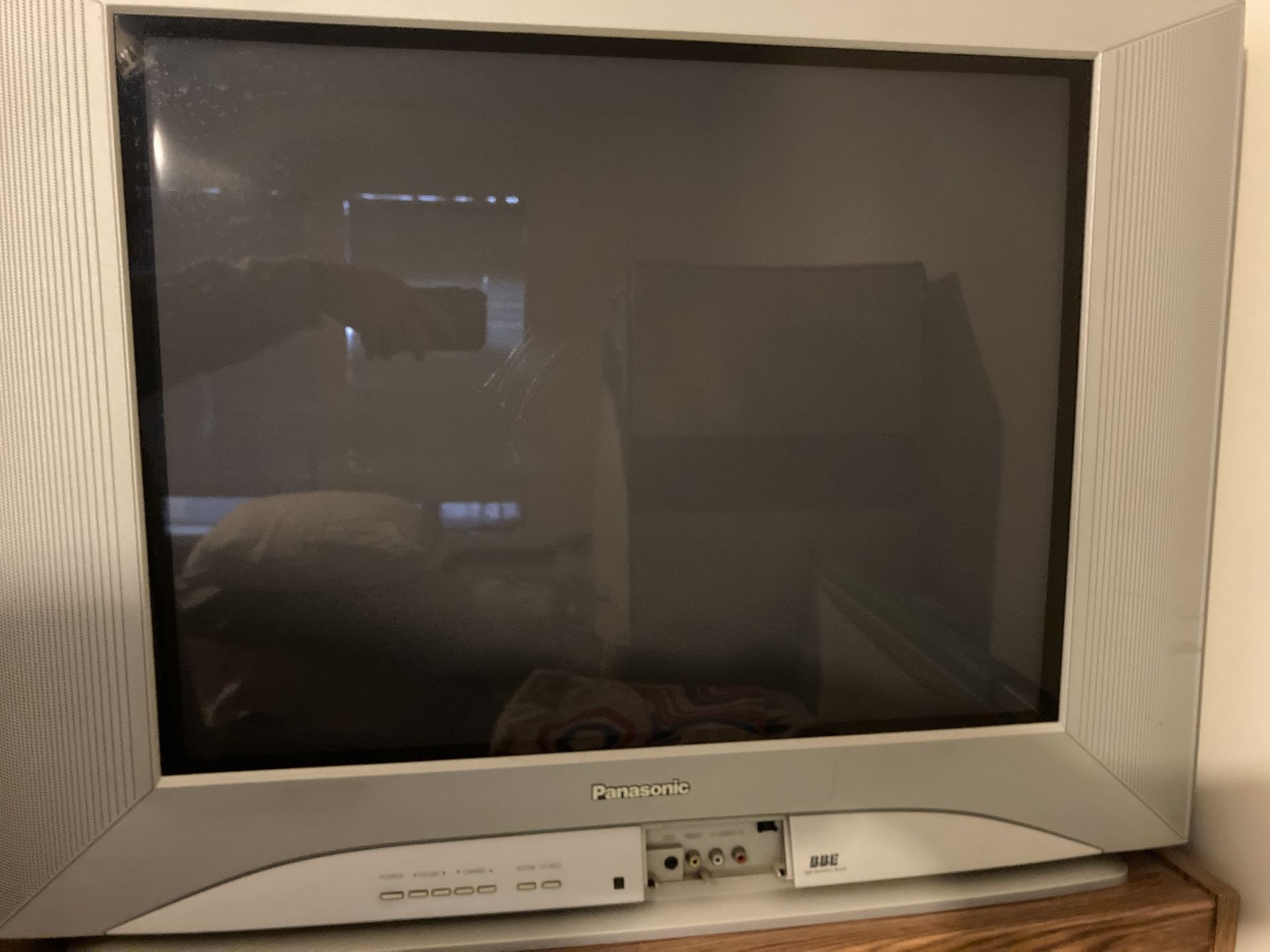 Vintage Panasonic 24” CRT Tv 24SL14J TAU Gaming Flatscreen