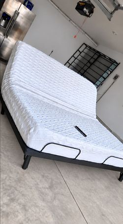 Very Nice King Purple 10" Mattress and Adjustable Base w/ Remote