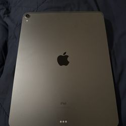 iPad Pro 12.3 Inch Grey 256 GB. With Case.