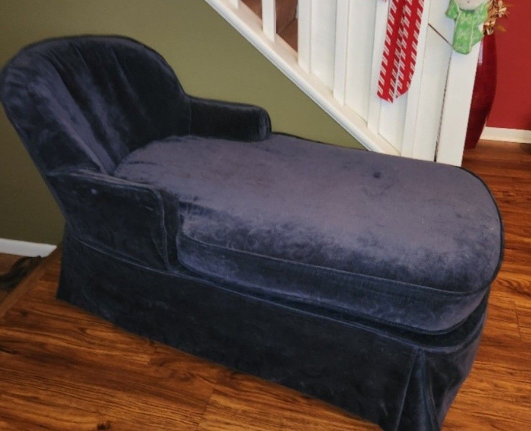 Great Condition!! Blue Lounge Chair