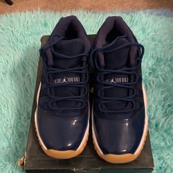 Jordan Retro 11 Low Midnight Navy & white Size 6Y