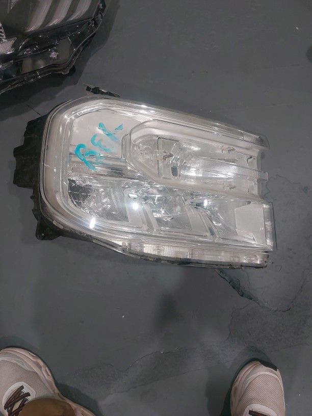 2020 Ford  Maverick  RIGHT HEADLIGHT 
