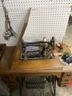 Singer Sewing Machine .