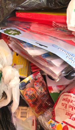 Mickey decorating for kids party