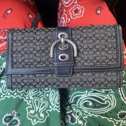 Women’s Large Coach Bifold Wallet 