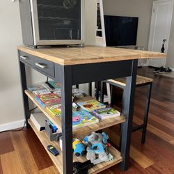 Living Room / Kitchen Additional Furniture 