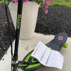 Razor Power Core E90 Electric Scooter with hub Motor, Push-Button Throttle, for Kids 8+