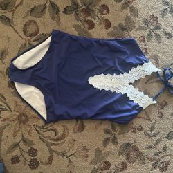 Women’s Size L Swimsuit 
