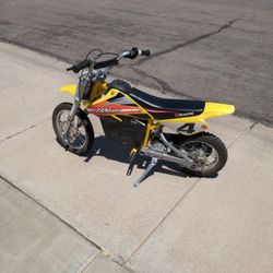 ⚡Razor MX650 Dirt Rocket 🏍️ Electric-Powered Dirt Bike with Authentic Motocross Dirt Bike Geometry, Rear-Wheel Drive, High-Torque, Chain-Driven Motor