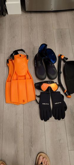 Scuba gear mask flippers booties hood
