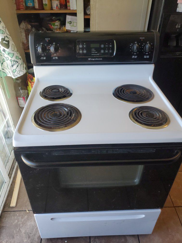 Frigidaire Free Standing Stove, Electric