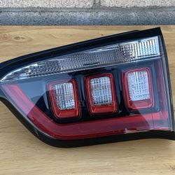 2017 - 2022 JEEP COMPASS REAR RIGHT NNER TAILLIGHT LIGHT OEM