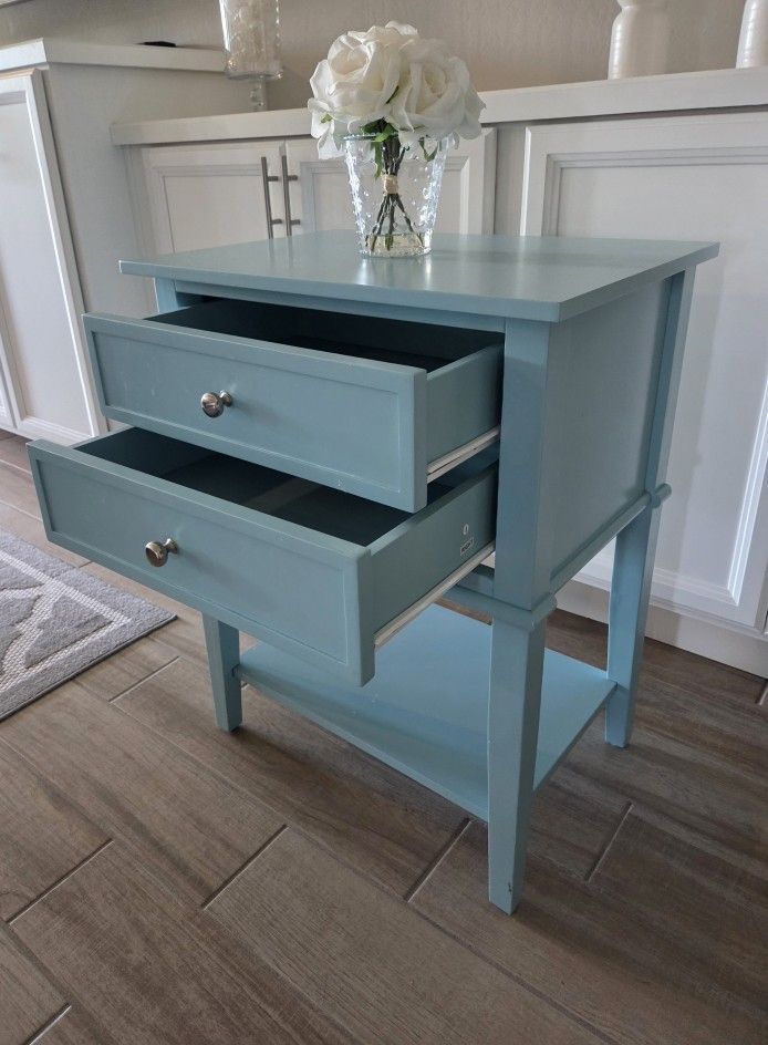 1 Nightstand. Lightly used,  in great condition. 

Can be used as an end or side table. 

22"W x 16"D x 28.5"H 

Decor Not Included 

$65