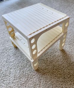 Heights adjustable shoes storage