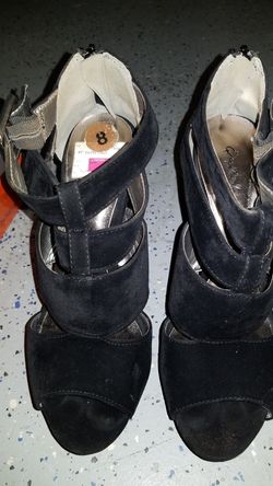 Black shoes size 8