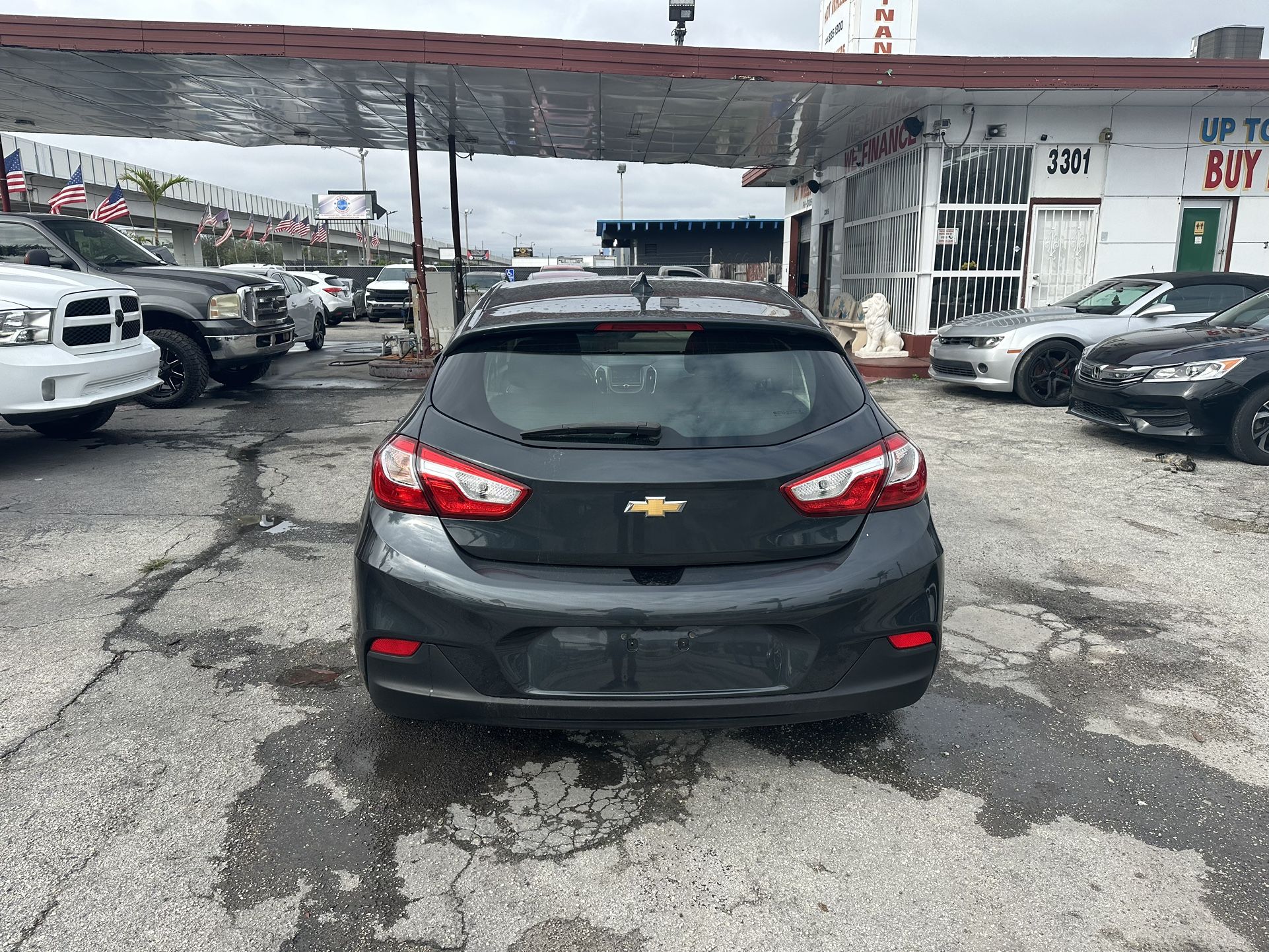 used 2018 chevrolet cruze - interior view 1