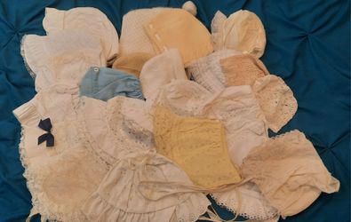 Lot of Vintage Baby/Doll Bonnets
