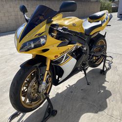  06 YAMAHA R1 LE (LIMITED EDITION) Numbered out of only 500 ever made 50th anniversary. MERCHESINI RIMS & OHLINS SUSPENSION STOCK