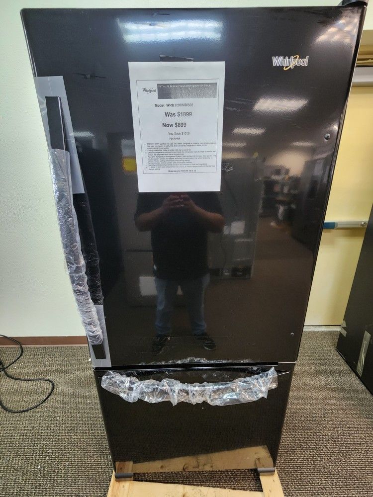 18.7 cu. ft. Bottom Freezer Refrigerator in Black
